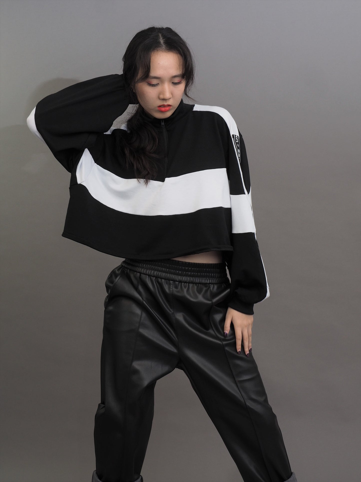 Vertical Collar Zipper Pullover