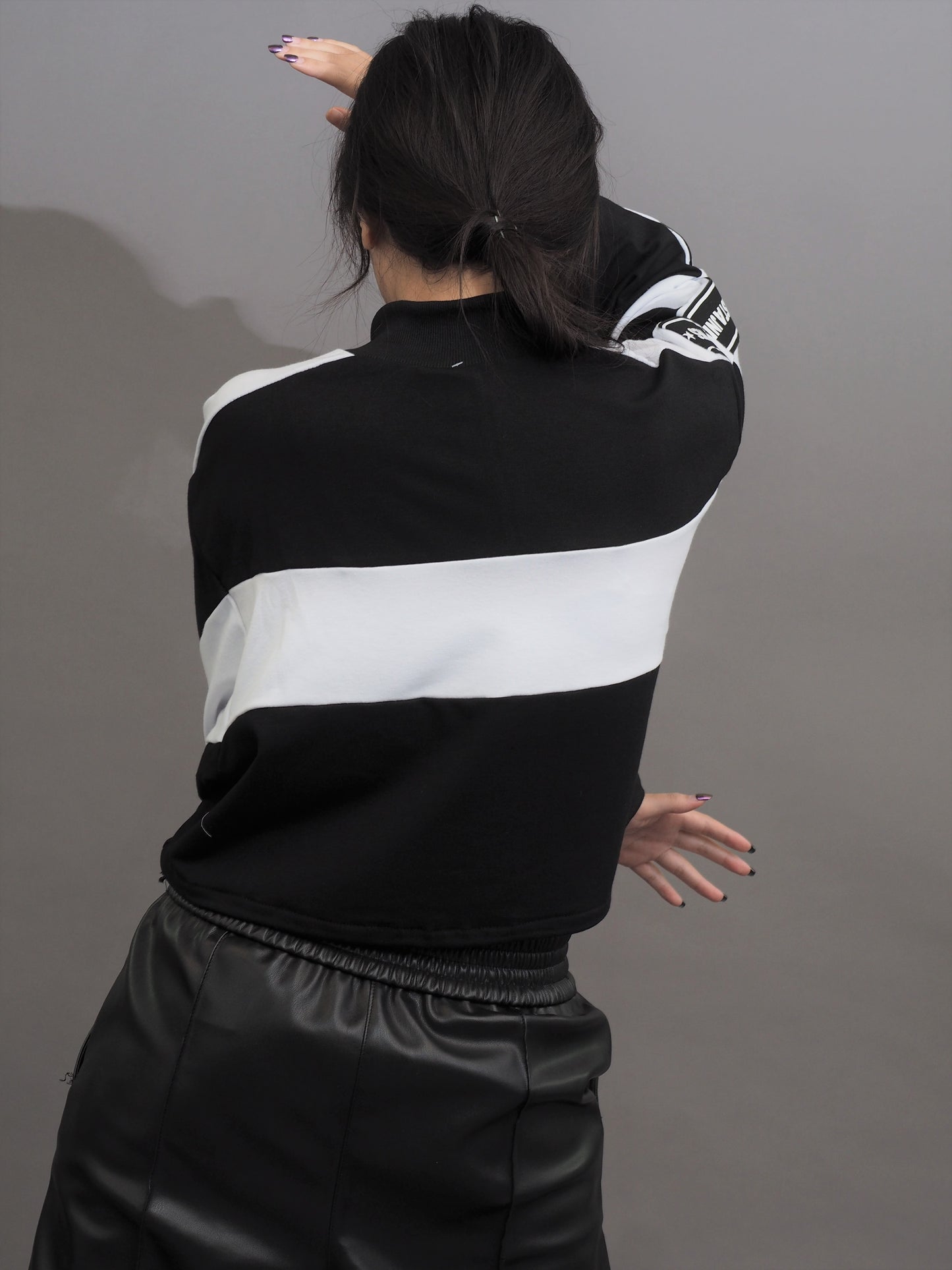 Vertical Collar Zipper Pullover