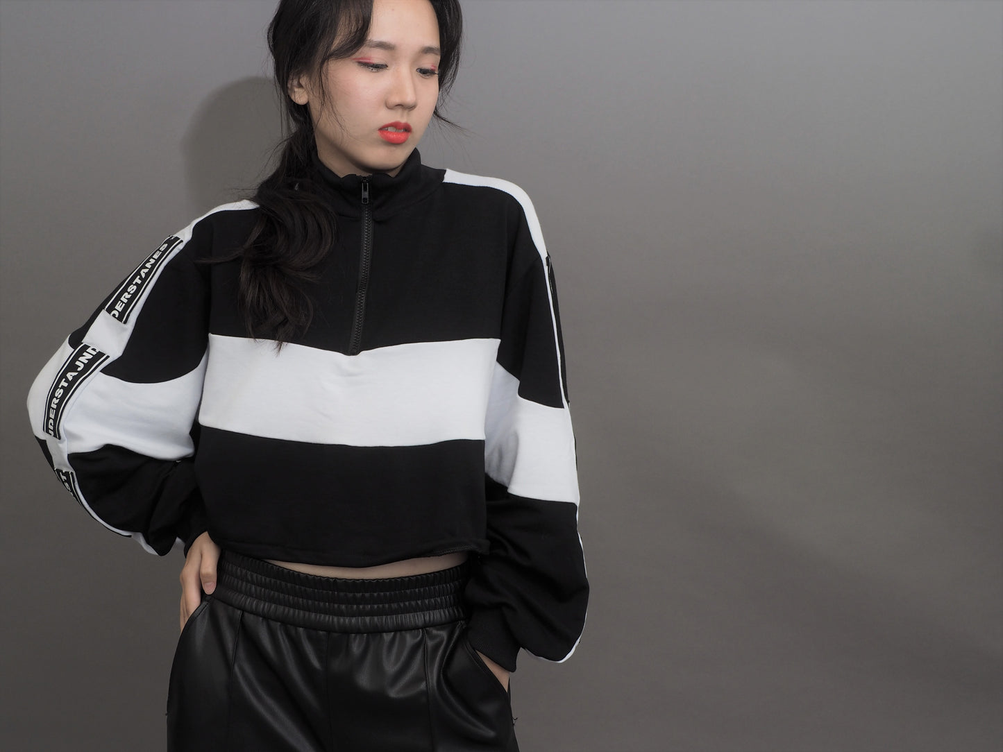 Vertical Collar Zipper Pullover